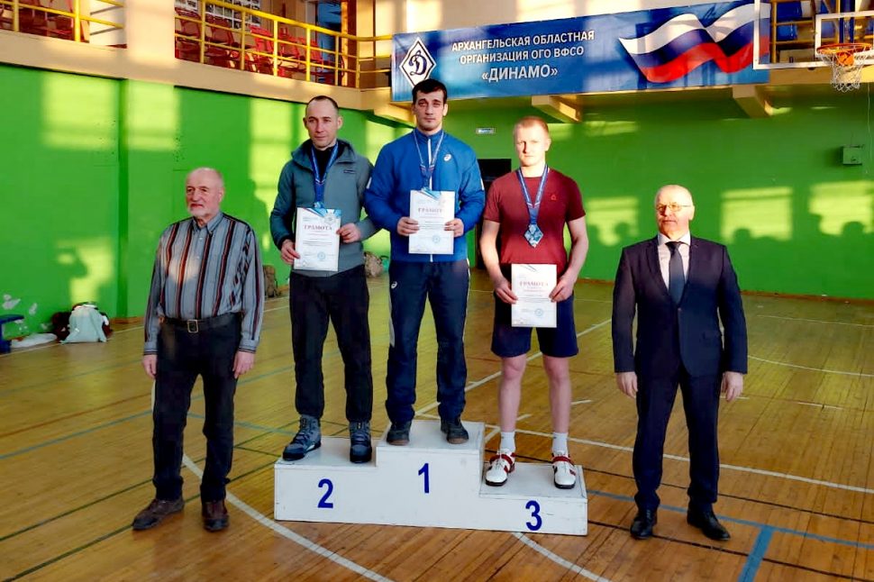 Военнослужащий Росгвардии победил на проходивших в Архангельске состязаниях по гиревому спорту